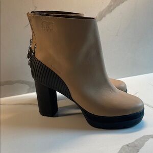 Sorel Tan and Black Heeled Boots with Chunky Heel